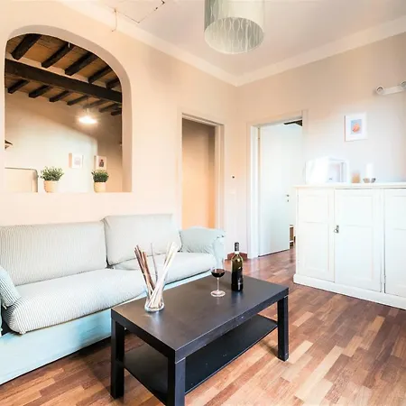 Hostly - La Pera - 2 Bedrooms, Full Center Apartment *