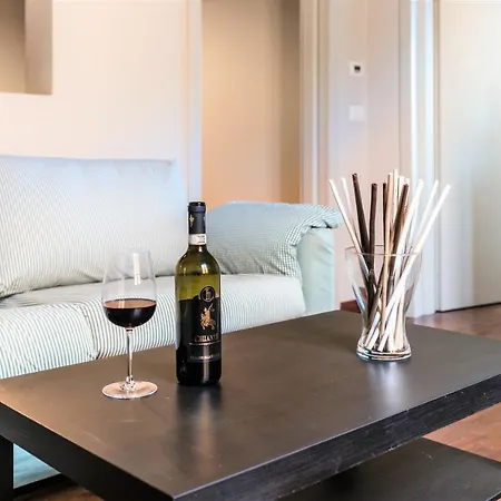 Hostly - La Pera - 2 Bedrooms, Full Center Apartment